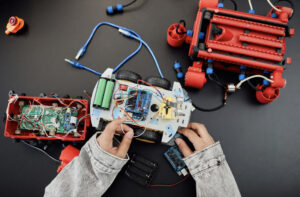 M2M SIMとは? IoTデバイスの接続に必要なSIMカード